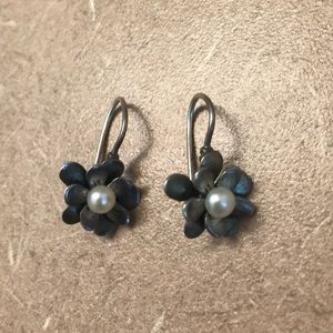 Lovely Silpada flower drop earrings
